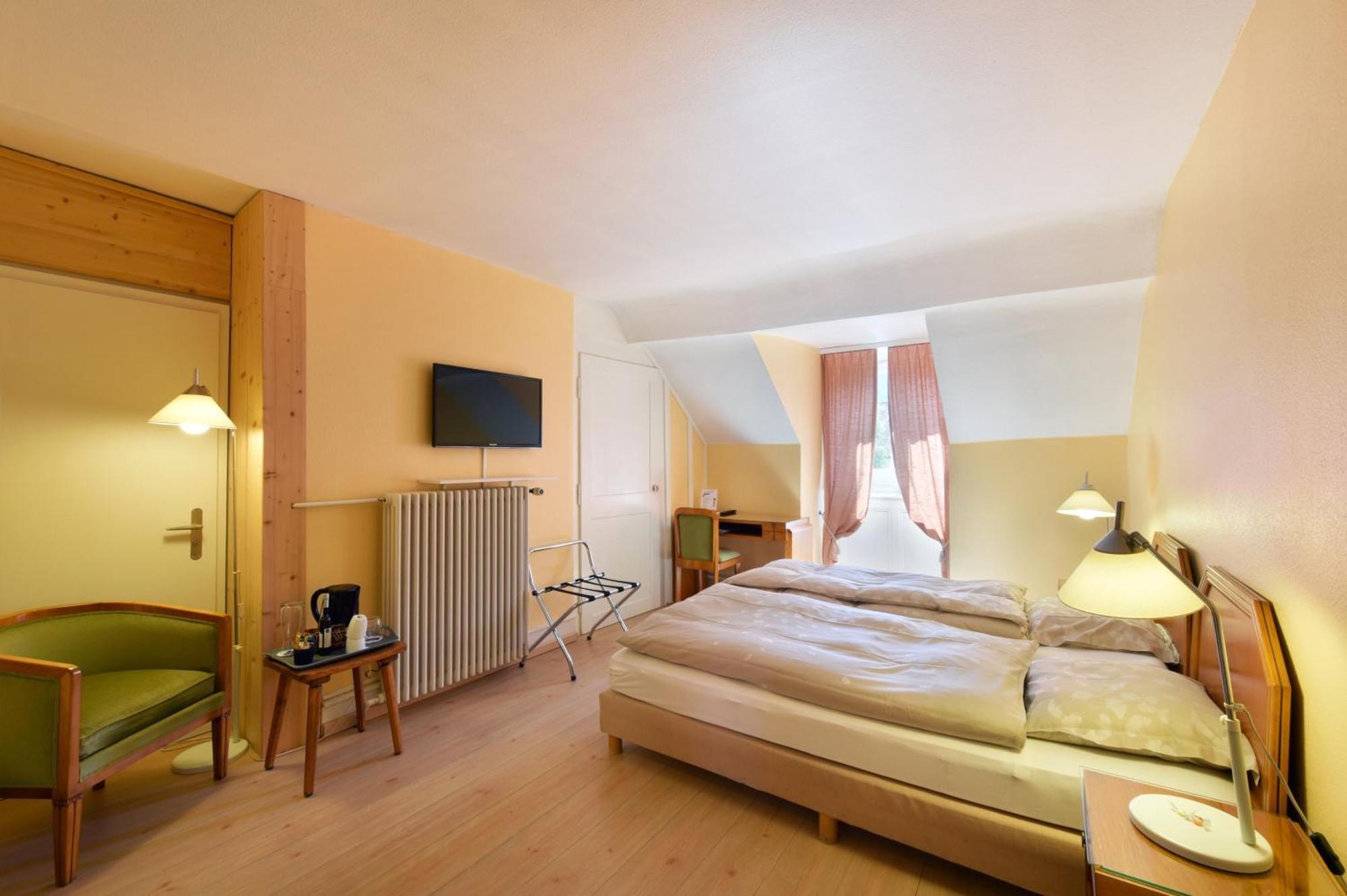 Hotel De L'Aigle Couvet 객실 사진