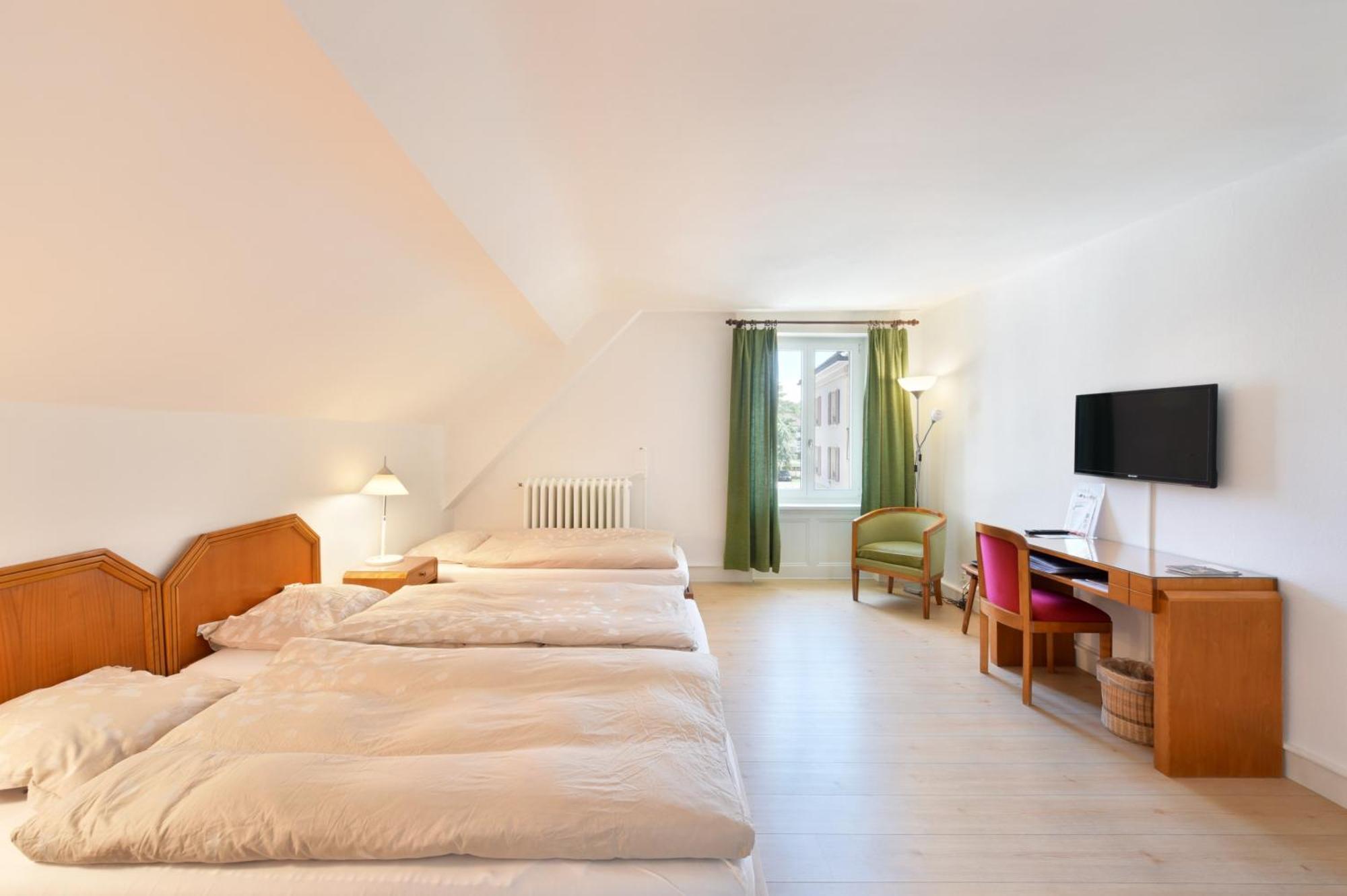 Hotel De L'Aigle Couvet 객실 사진