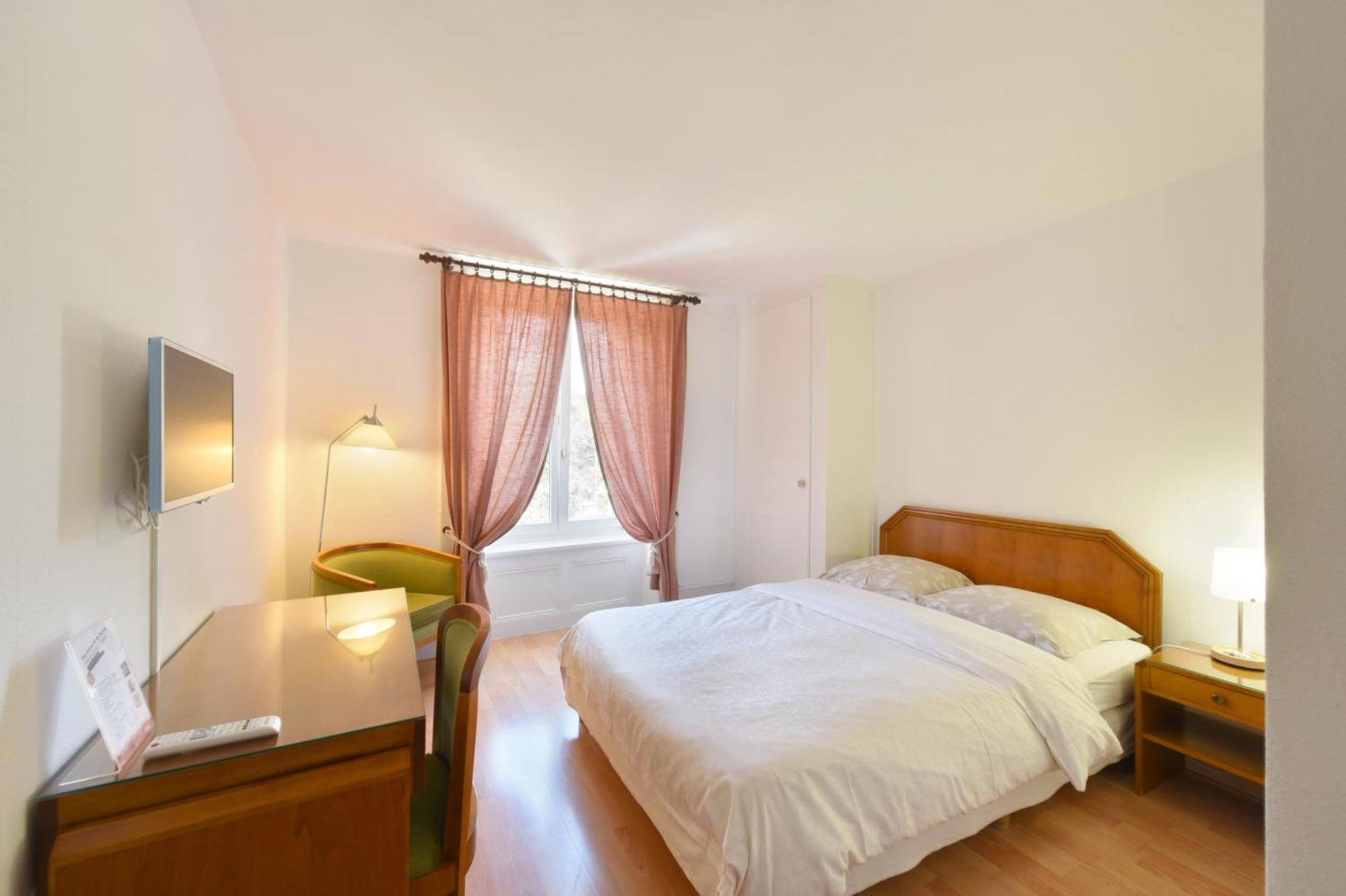 Hotel De L'Aigle Couvet 객실 사진