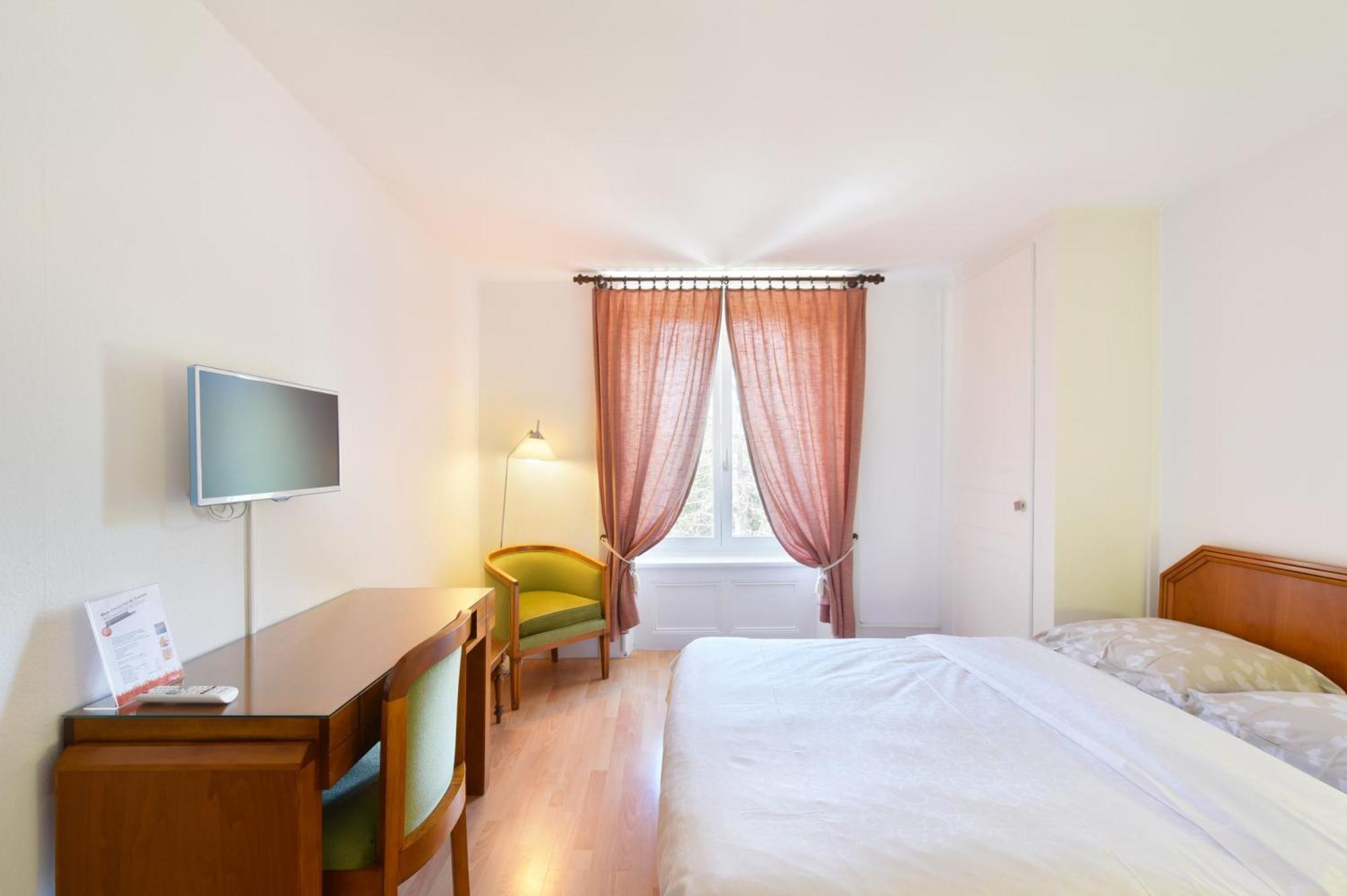 Hotel De L'Aigle Couvet 객실 사진